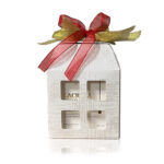 Immagine della casetta natalizia morgana del re contenente 1 olio di nocciola nel formato 100 ml